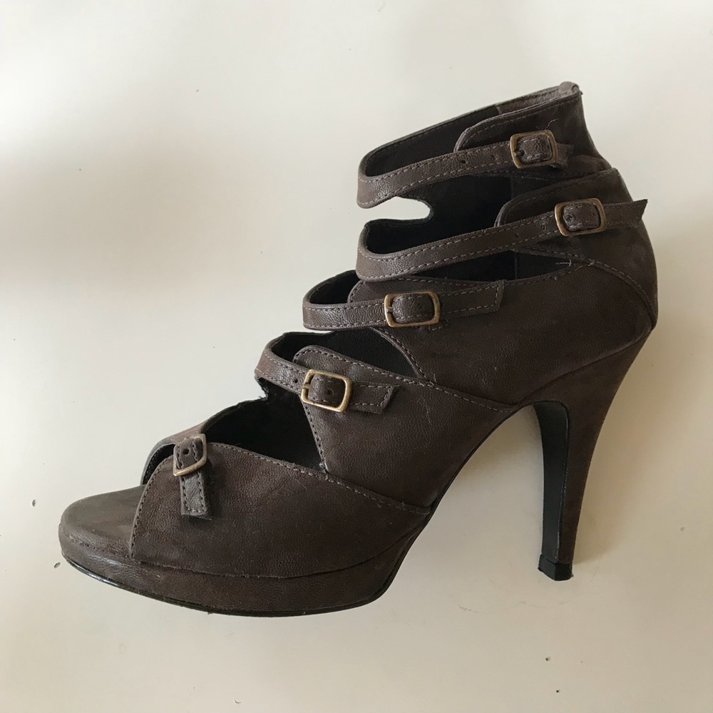 Neuraura Strappy Heels